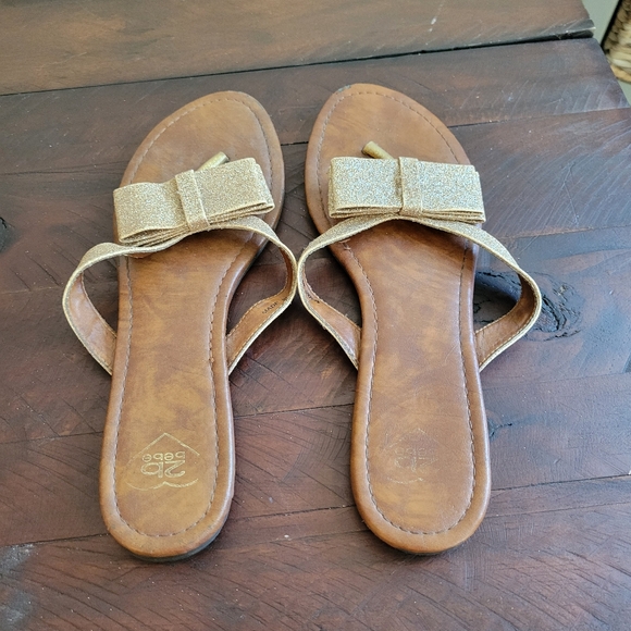 2b Bebe Gold Glitter Toe Post Sandals Size 9 - Picture 5 of 5